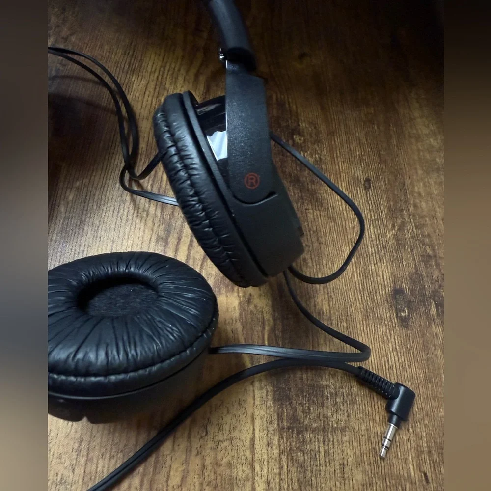 SONY ear headphones. Over-Ear Headphones, black. In excellent condition